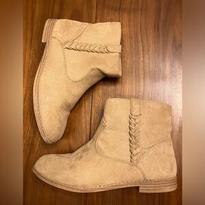 Children’s Place Booties (4)